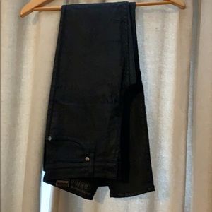 Coated black skinnies